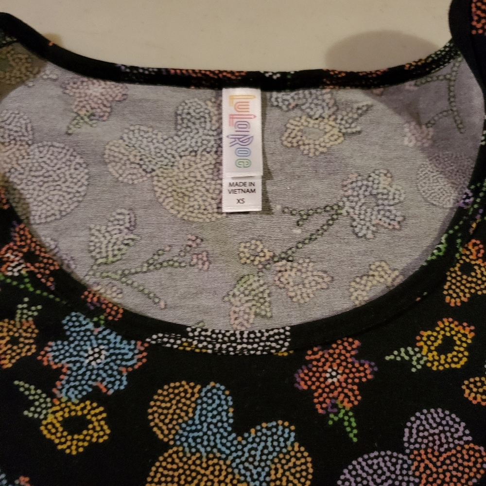 Lularoe top - Picture 2 of 2